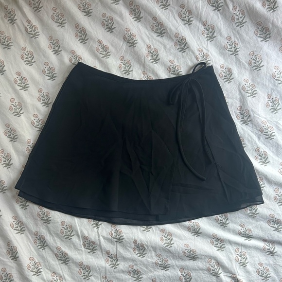 Dresses & Skirts - Black Mini Skirt with Bow Detail
